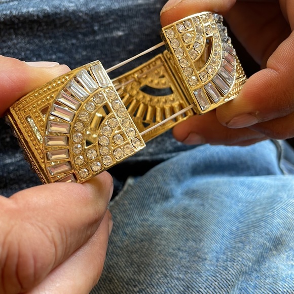 East Indian inspired stretchy bracelet with multiple baguette and round crystals - Picture 5 of 5